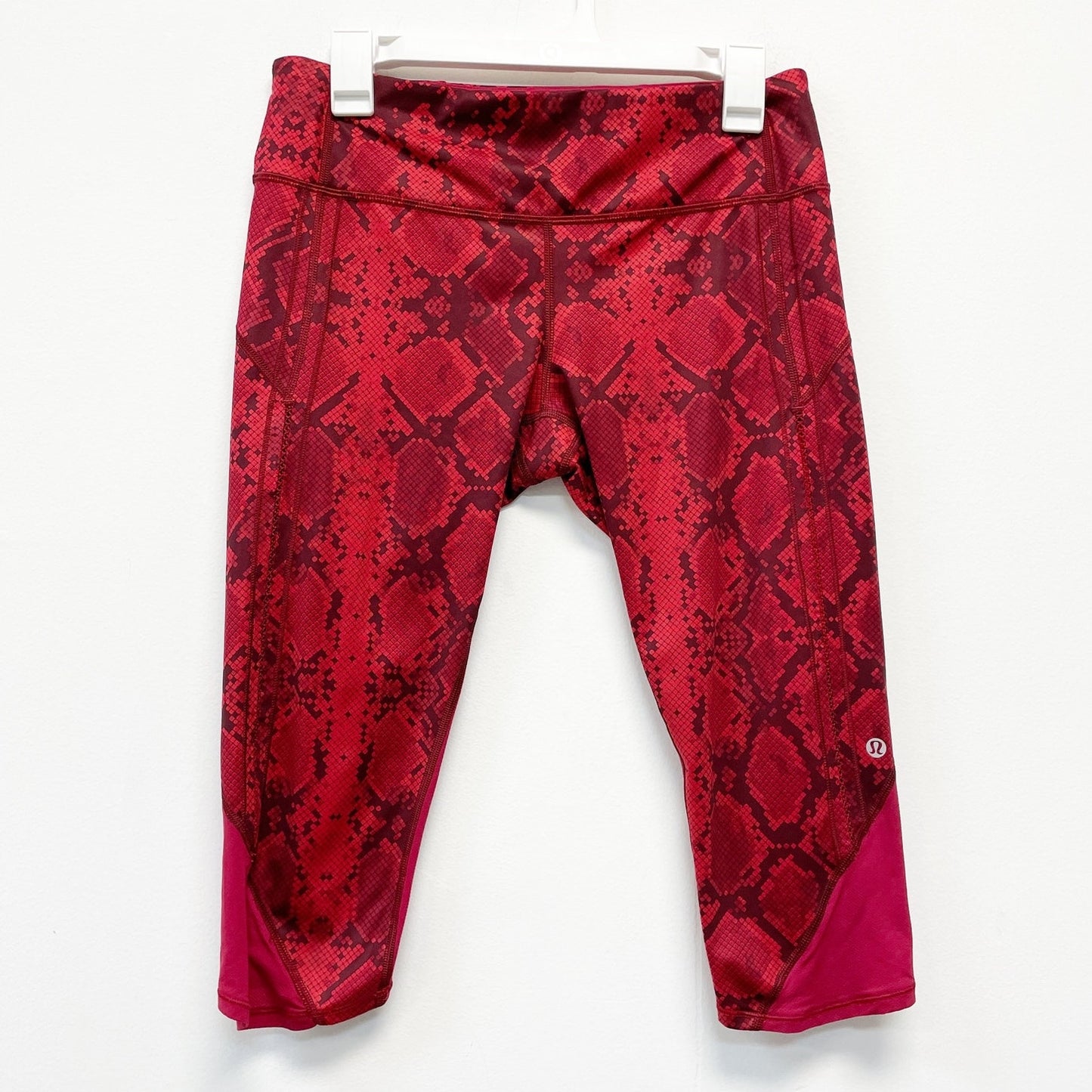 Lululemon Women's 8 Red Tide Cranberry Mini Ziggy Snake Vent It Out Crop Pant