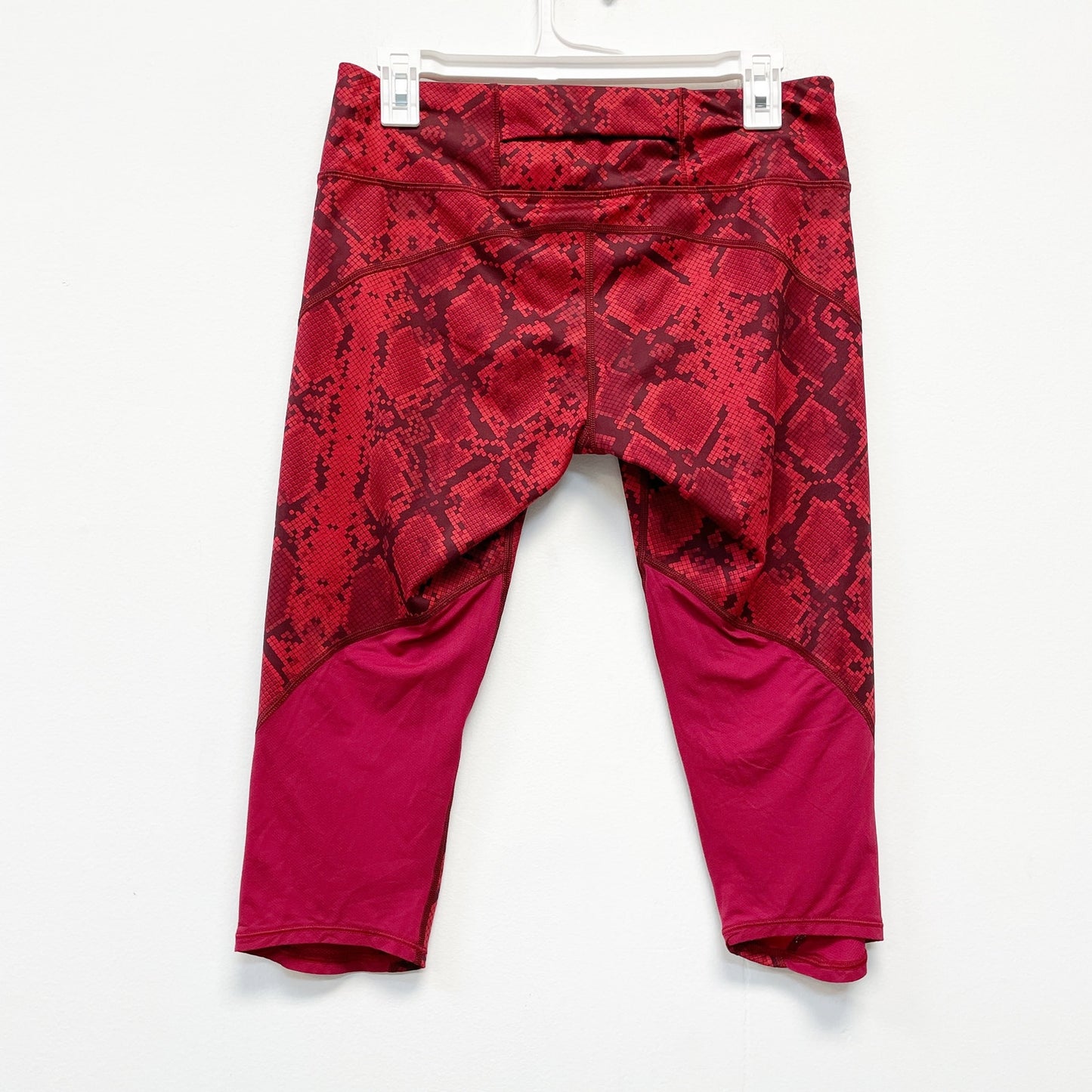 Lululemon Women's 8 Red Tide Cranberry Mini Ziggy Snake Vent It Out Crop Pant